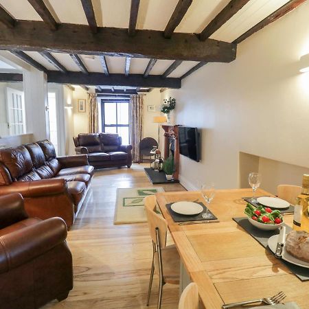 1 Queens Square Windermere Bagian luar foto